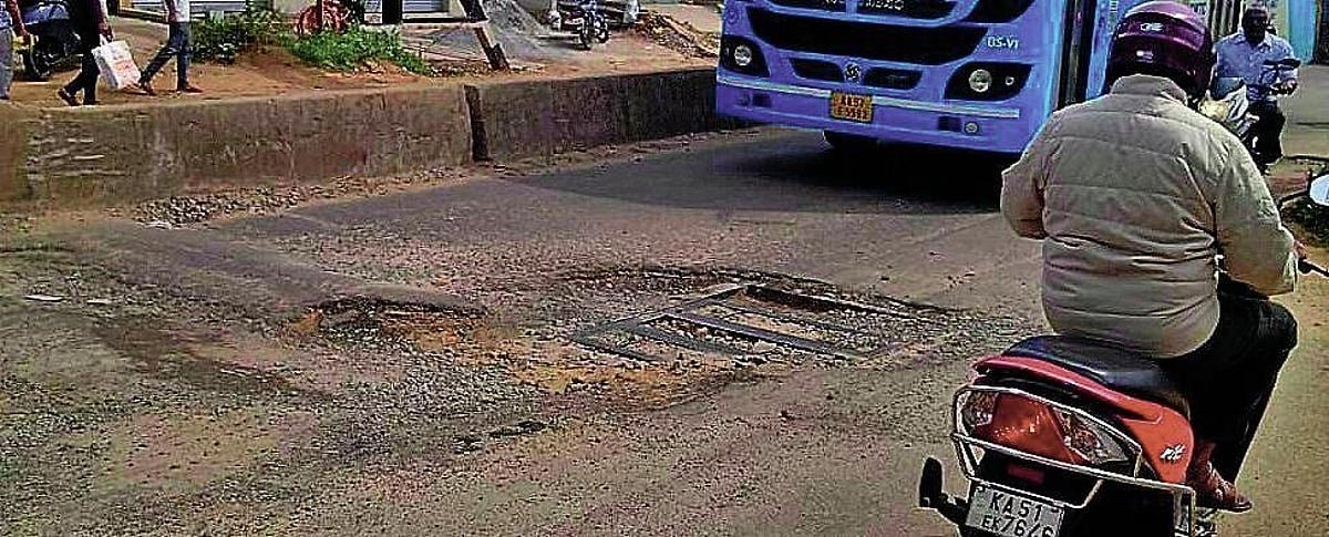 Residents demand urgent repair of potholes on Khasbag road in Doddaballapura